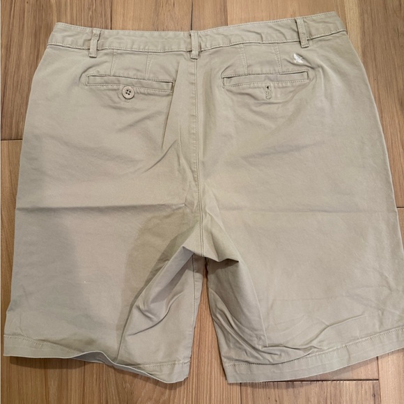 Eddie Bauer Curvy Bermuda Shorts - Picture 2 of 3